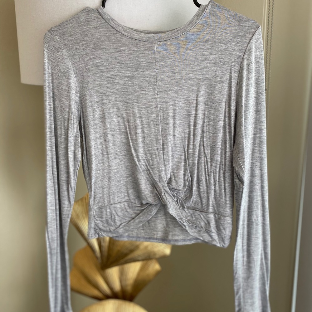 Twist hem long sleeve top